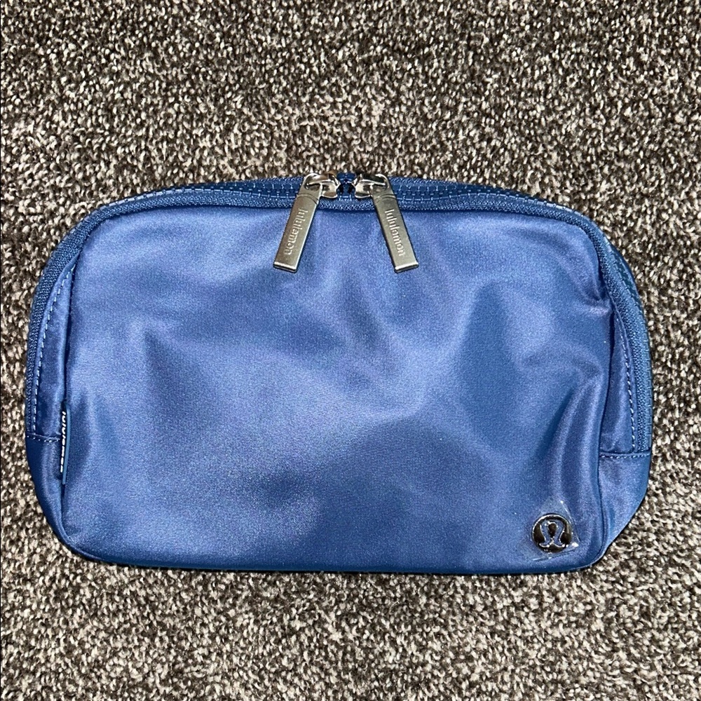 Lululemon everywhere belt bag